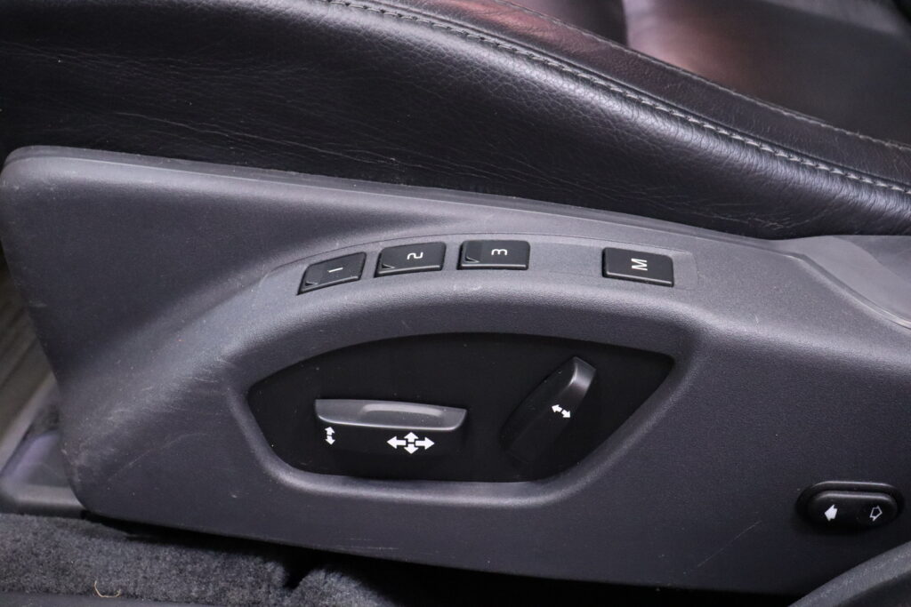 Volvo - V70 - D3 Classic aut / Webasto / Vetokoukku / Nahat / Xenon / Suomi-auto // Volvo - V70 - D3 Classic aut / Webasto / Vetokoukku / Nahat / Xenon / Suomi-auto // - Farmari