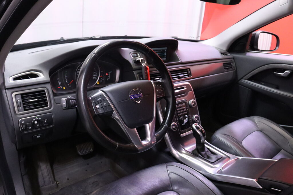 tuotekuva-Volvo-V70-CJX-659-2026-01-28-145103-16 tuotekuva-Volvo-V70-CJX-659-2026-01-28-145103-16