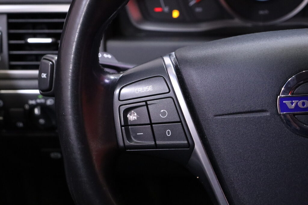 tuotekuva-Volvo-V70-CJX-659-2026-01-28-145103-18 tuotekuva-Volvo-V70-CJX-659-2026-01-28-145103-18