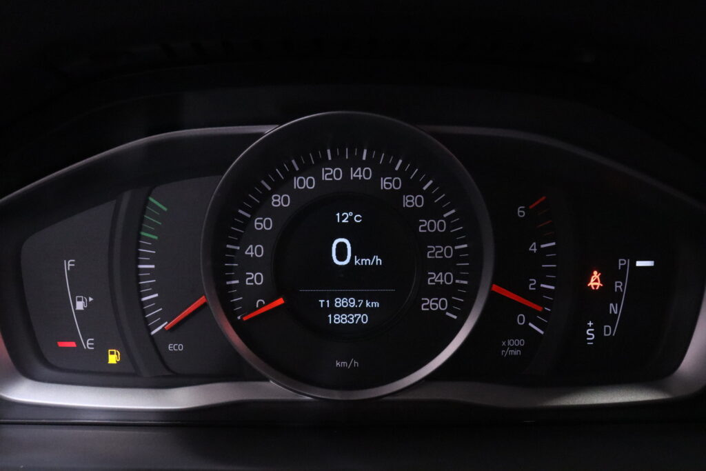 tuotekuva-Volvo-V70-CJX-659-2026-01-28-145103-19 tuotekuva-Volvo-V70-CJX-659-2026-01-28-145103-19