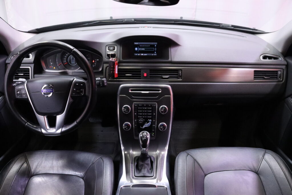 Volvo - V70 - D3 Classic aut / Webasto / Vetokoukku / Nahat / Xenon / Suomi-auto // Volvo - V70 - D3 Classic aut / Webasto / Vetokoukku / Nahat / Xenon / Suomi-auto // - Farmari