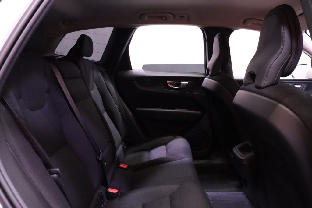 Volvo - XC60 - B4 AWD D-MHEV Business aut // Webasto / Koukku / Pilot Assist / VOC / BLIS / P-tutkat / Keyless Go // Volvo - XC60 - B4 AWD D-MHEV Business aut // Webasto / Koukku / Pilot Assist / VOC / BLIS / P-tutkat / Keyless Go // - Maastoauto