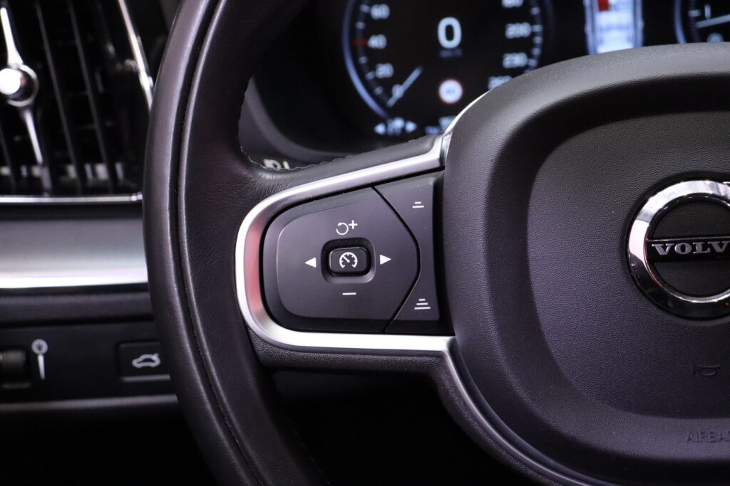 tuotekuva-Volvo-XC60-JLT-522-2025-12-30-102505-17 tuotekuva-Volvo-XC60-JLT-522-2025-12-30-102505-17