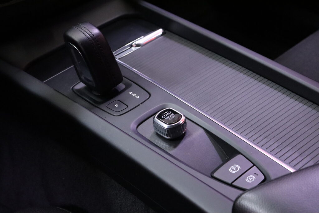 tuotekuva-Volvo-XC60-JLT-522-2025-12-30-102505-25 tuotekuva-Volvo-XC60-JLT-522-2025-12-30-102505-25