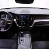 Volvo - XC60 - B4 AWD D-MHEV Business aut // Webasto / Koukku / Pilot Assist / VOC / BLIS / P-tutkat / Keyless Go // - Maastoauto