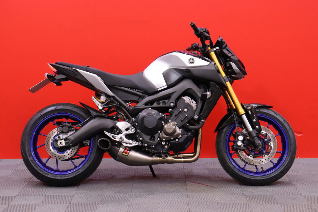 Yamaha - MT-09 - SP -malli // Suomi-Pyörä / Akrapovic / Shifter / Uudet Renkaat // Yamaha - MT-09 - SP -malli // Suomi-Pyörä / Akrapovic / Shifter / Uudet Renkaat // - Moottoripyörä