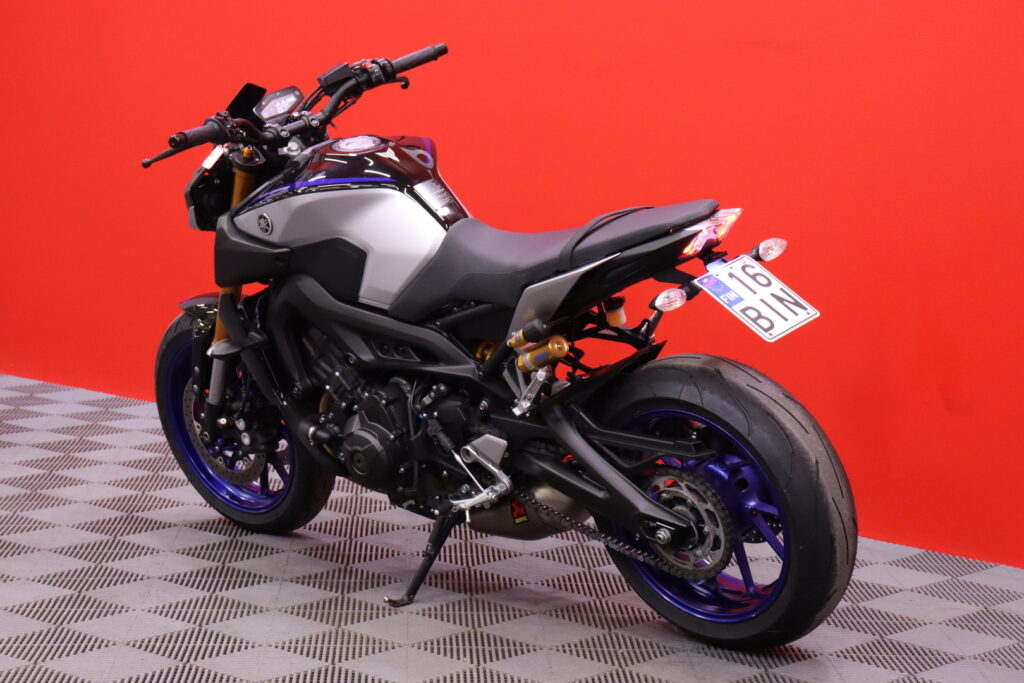 Yamaha - MT-09 - SP -malli // Suomi-Pyörä / Akrapovic / Shifter / Uudet Renkaat // Yamaha - MT-09 - SP -malli // Suomi-Pyörä / Akrapovic / Shifter / Uudet Renkaat // - Moottoripyörä