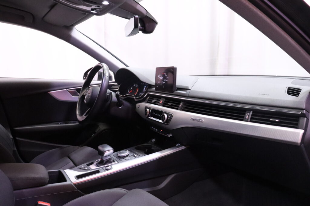 Audi - A4 - Avant Business Sport Comfort S line Edition 2,0 TDI 140 kW quattro S tronic // Suomi-auto / Webasto / Koukku / Sporttipenkit / LED // Audi - A4 - Avant Business Sport Comfort S line Edition 2,0 TDI 140 kW quattro S tronic // Suomi-auto / Webasto / Koukku / Sporttipenkit / LED // - Farmari