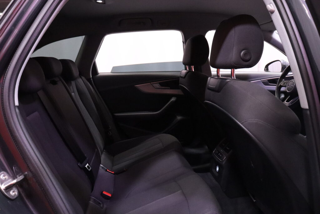 Audi - A4 - Avant Business Sport Comfort S line Edition 2,0 TDI 140 kW quattro S tronic // Suomi-auto / Webasto / Koukku / Sporttipenkit / LED // Audi - A4 - Avant Business Sport Comfort S line Edition 2,0 TDI 140 kW quattro S tronic // Suomi-auto / Webasto / Koukku / Sporttipenkit / LED // - Farmari