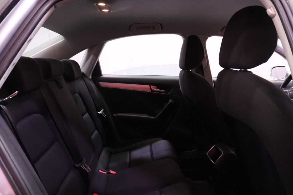 Audi - A4 - Sedan 3,0 V6 TDI DPF quattro 30v // Mahtava neliveto isolla moottorilla / Navi / Xenon // Audi - A4 - Sedan 3,0 V6 TDI DPF quattro 30v // Mahtava neliveto isolla moottorilla / Navi / Xenon // - Sedan