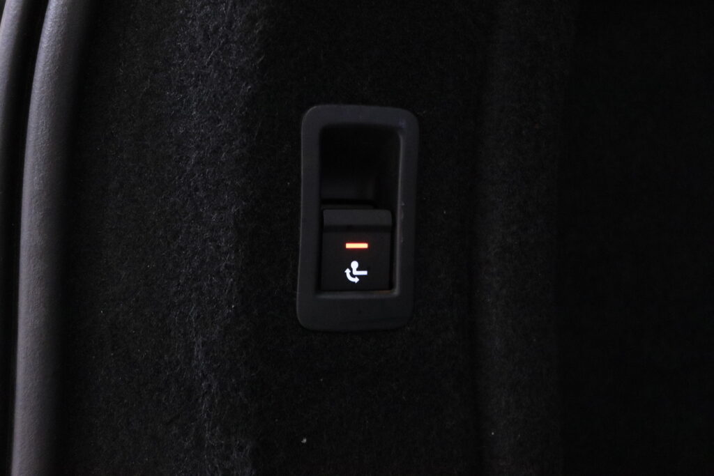 tuotekuva-Audi-A4-ZOA-307-2026-02-10-160503-29 tuotekuva-Audi-A4-ZOA-307-2026-02-10-160503-29