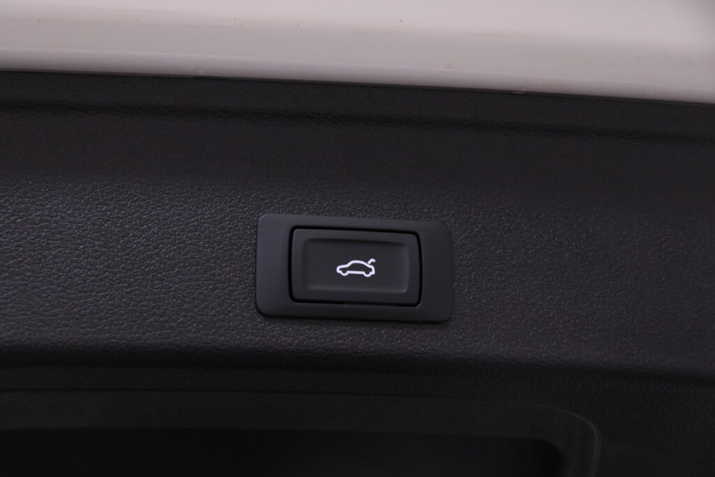 tuotekuva-Audi-A4-ZOA-307-2026-02-10-160503-30 tuotekuva-Audi-A4-ZOA-307-2026-02-10-160503-30