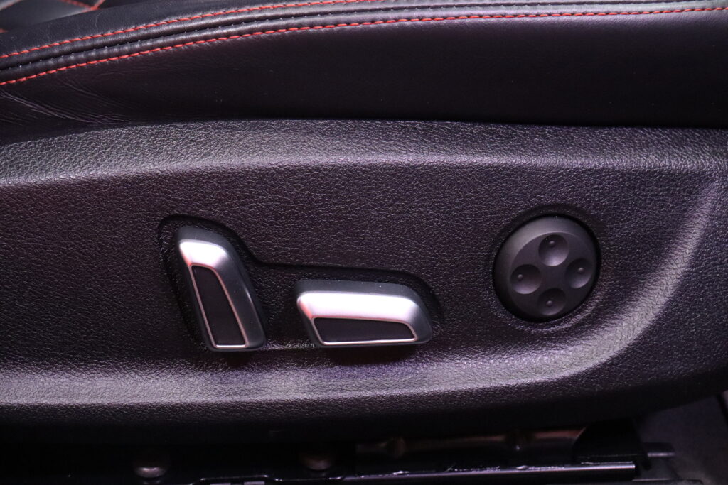 Audi - A6 - Avant Business 3,0 V6 TDI Biturbo Competition S-line 240kW // RS-Penkit / Matrix / HUD / ACC / BOSE / Panorama / Tutkat / Vetokoukku / Audi - A6 - Avant Business 3,0 V6 TDI Biturbo Competition S-line 240kW // RS-Penkit / Matrix / HUD / ACC / BOSE / Panorama / Tutkat / Vetokoukku / - Farmari