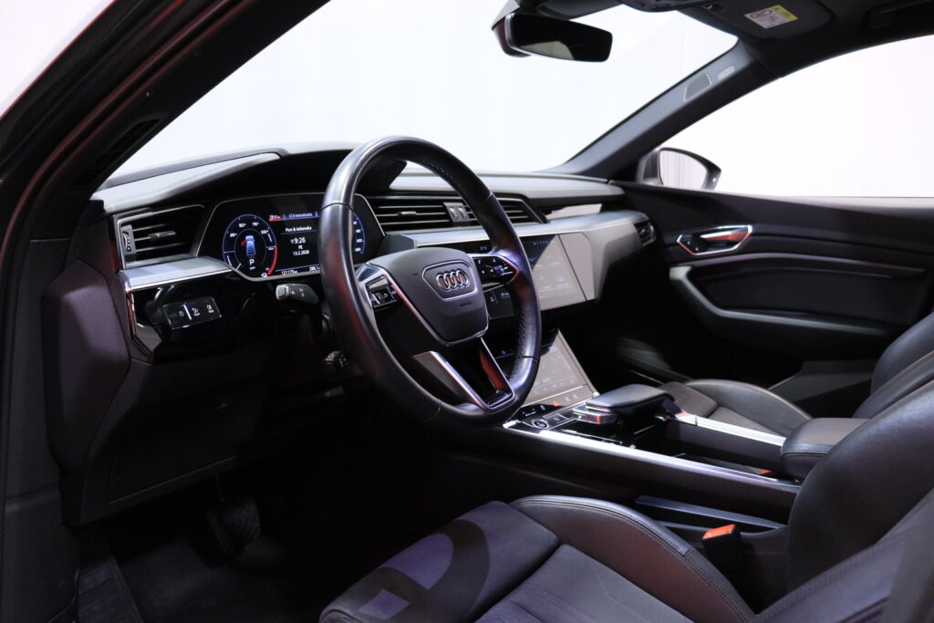 Audi - e-tron - Sportback quattro S Line Audi - e-tron - Sportback quattro S Line - Maastoauto