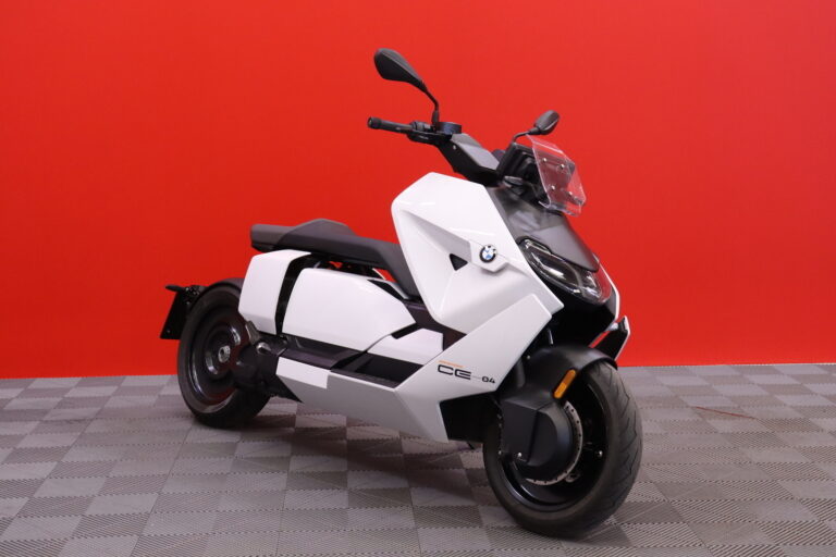 BMW - CE 04 - // A2 -Sähkö / TARJOUSHINTAAN / Suomi-Pyörä / Avaimeton ajo / LED / Type2 / Ajomodet // - Moottoripyörä