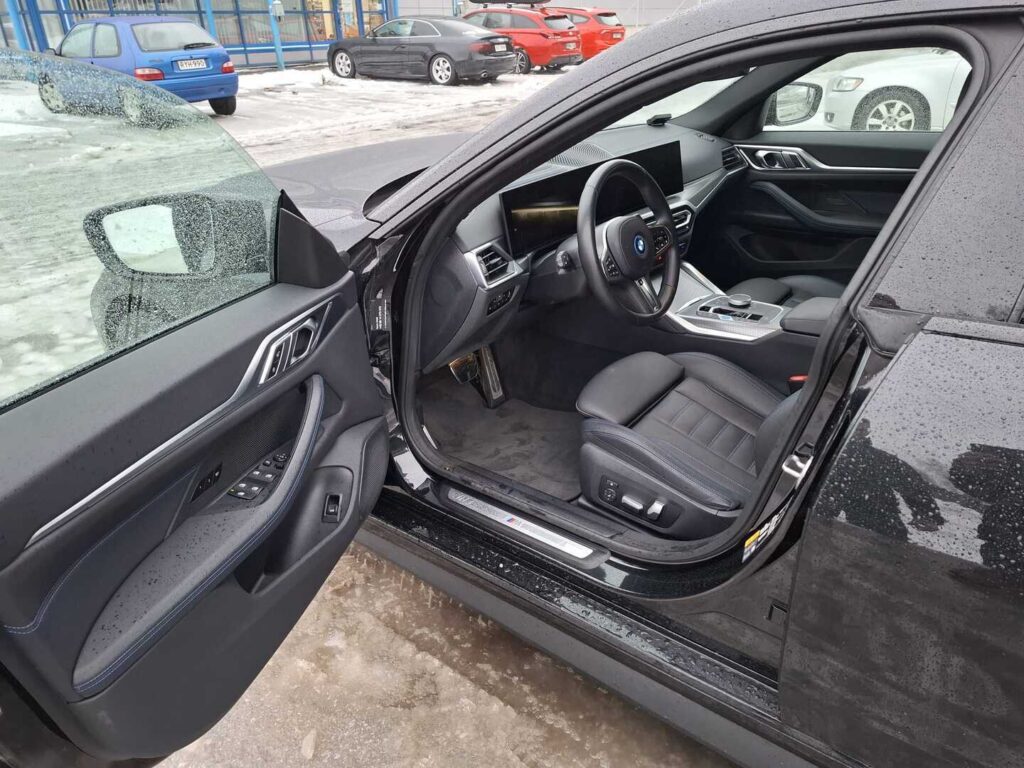 BMW - i4 - eDrive40 Fully Charged M Sport BMW - i4 - eDrive40 Fully Charged M Sport - Sedan