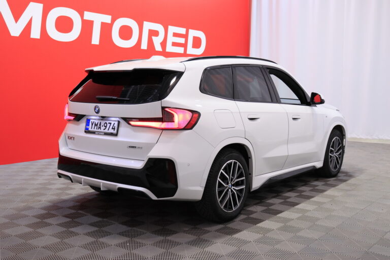 BMW - iX1 - U11 30 xDrive M-Sport - Maastoauto