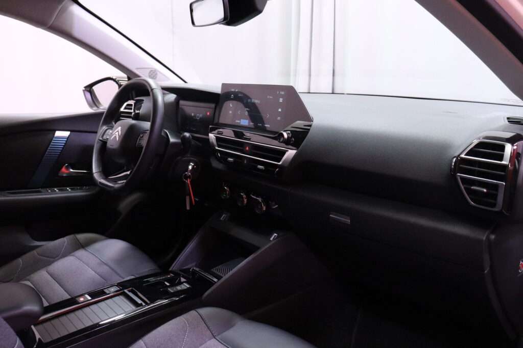 Citroen - C4 - Full Electric 136 Feel Pack 50 kWh Automaatti // Merkkihuollettu! / Active Safety Brake / Bluetooth / 2x Renkaat // Citroen - C4 - Full Electric 136 Feel Pack 50 kWh Automaatti // Merkkihuollettu! / Active Safety Brake / Bluetooth / 2x Renkaat // - Viistoperä