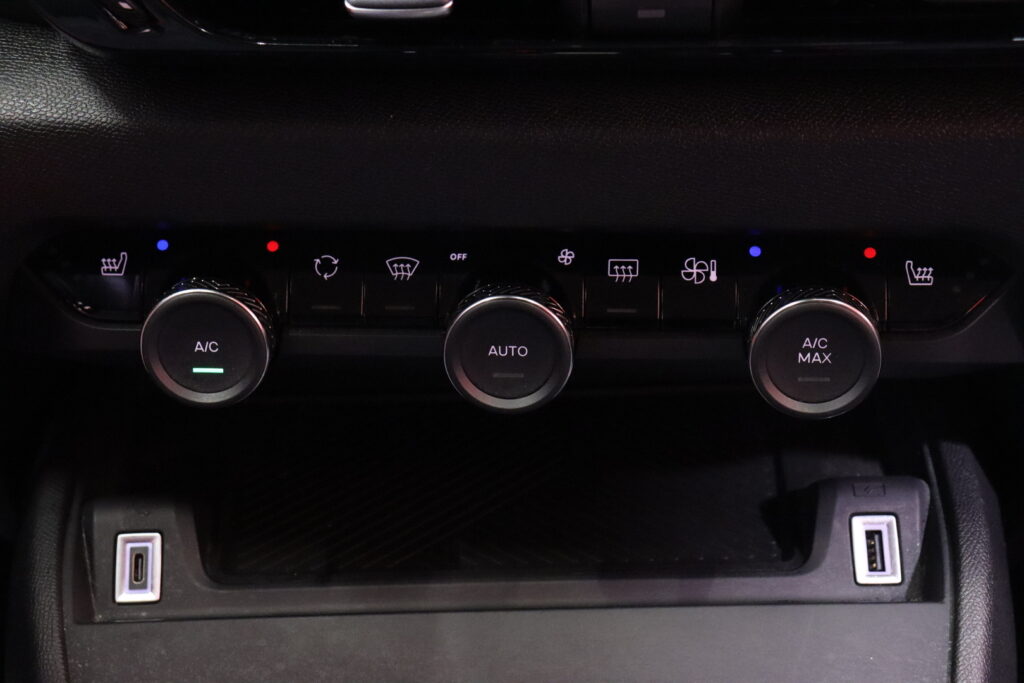 tuotekuva-Citroen-C4-IRE-995-2026-02-02-104104-25 tuotekuva-Citroen-C4-IRE-995-2026-02-02-104104-25