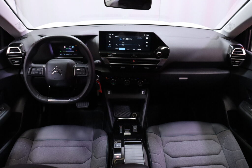 Citroen - C4 - Full Electric 136 Feel Pack 50 kWh Automaatti // Merkkihuollettu! / Active Safety Brake / Bluetooth / 2x Renkaat // Citroen - C4 - Full Electric 136 Feel Pack 50 kWh Automaatti // Merkkihuollettu! / Active Safety Brake / Bluetooth / 2x Renkaat // - Viistoperä