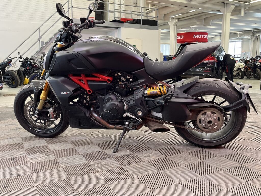 Ducati - DIAVEL - 1260 S // Termignoni putkisto / 1.OM Suomi-pyörä / Brembo // Ducati - DIAVEL - 1260 S // Termignoni putkisto / 1.OM Suomi-pyörä / Brembo // - Moottoripyörä