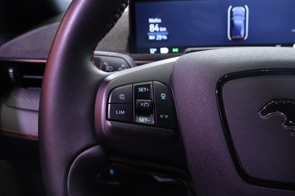 tuotekuva-Ford-MUSTANG-MACH-E-GRL-210-2026-02-27-154006-15 tuotekuva-Ford-MUSTANG-MACH-E-GRL-210-2026-02-27-154006-15