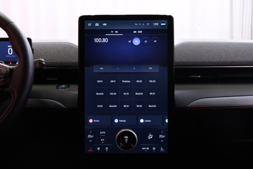 tuotekuva-Ford-MUSTANG-MACH-E-GRL-210-2026-02-27-154006-24 tuotekuva-Ford-MUSTANG-MACH-E-GRL-210-2026-02-27-154006-24