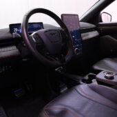 Ford - MUSTANG MACH-E - 75kWh 269hv AWD Premium // ACC / B&O / 360° / Muistipenkki / SYNC IV / Keyless / Navi / - Maastoauto