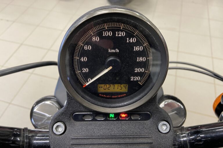 Harley-Davidson - Sportster - XL 883 N IRON // Custom putki / Custom satula // - Moottoripyörä