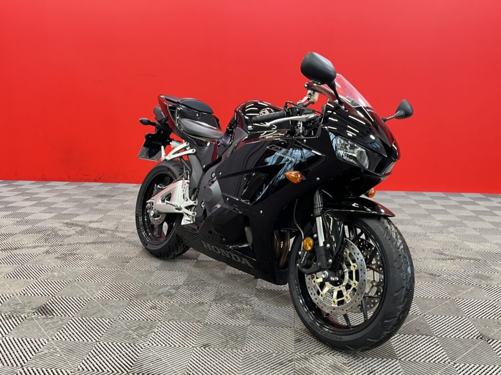 Honda - CBR - 600RR // Löytö! / 1.OM / Pikku kilsat! / Uudet renkaat! // - Moottoripyörä