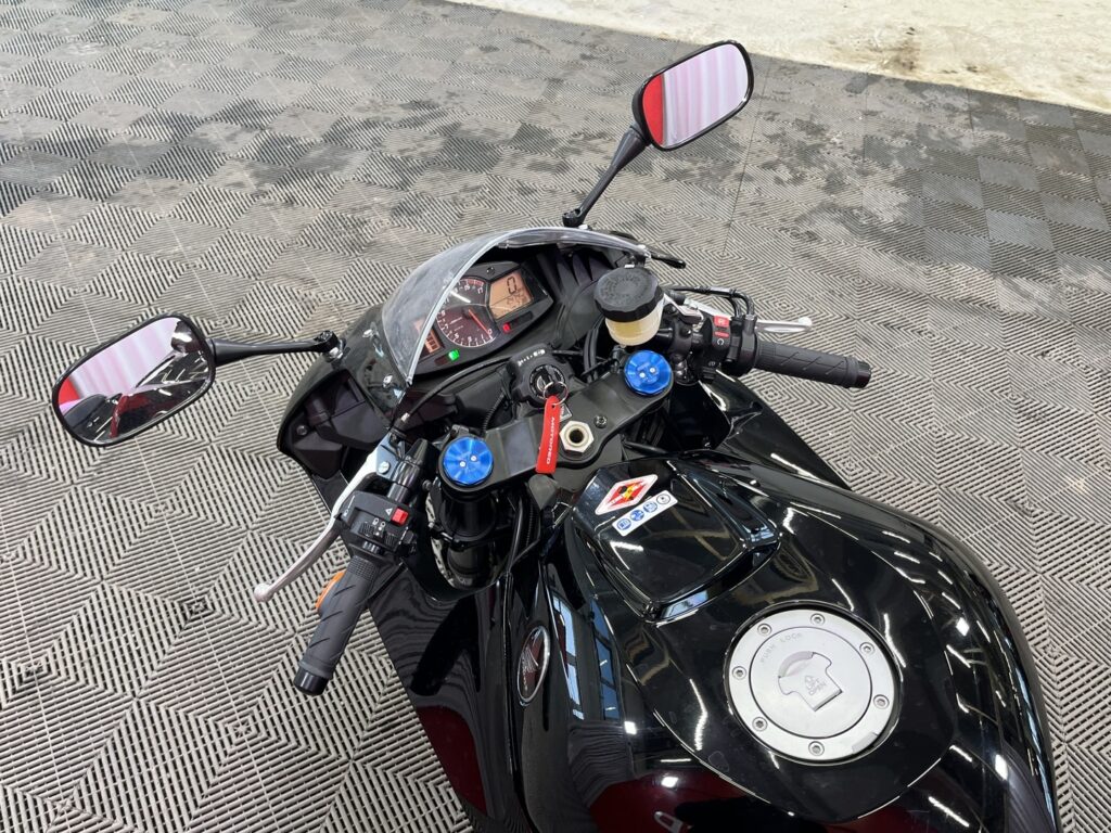 Honda - CBR - 600RR // Löytö! / 1.OM / Pikku kilsat! / Uudet renkaat! // Honda - CBR - 600RR // Löytö! / 1.OM / Pikku kilsat! / Uudet renkaat! // - Moottoripyörä