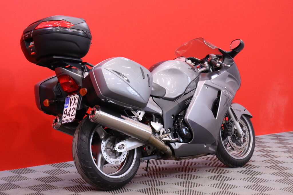 Honda - CBR - 1100 XX Super Blackbird // Kuin uusi! / Uudet renkaat! / Huoltokirja / Suomi-pyörä / 3x laukut // Honda - CBR - 1100 XX Super Blackbird // Kuin uusi! / Uudet renkaat! / Huoltokirja / Suomi-pyörä / 3x laukut // - Moottoripyörä