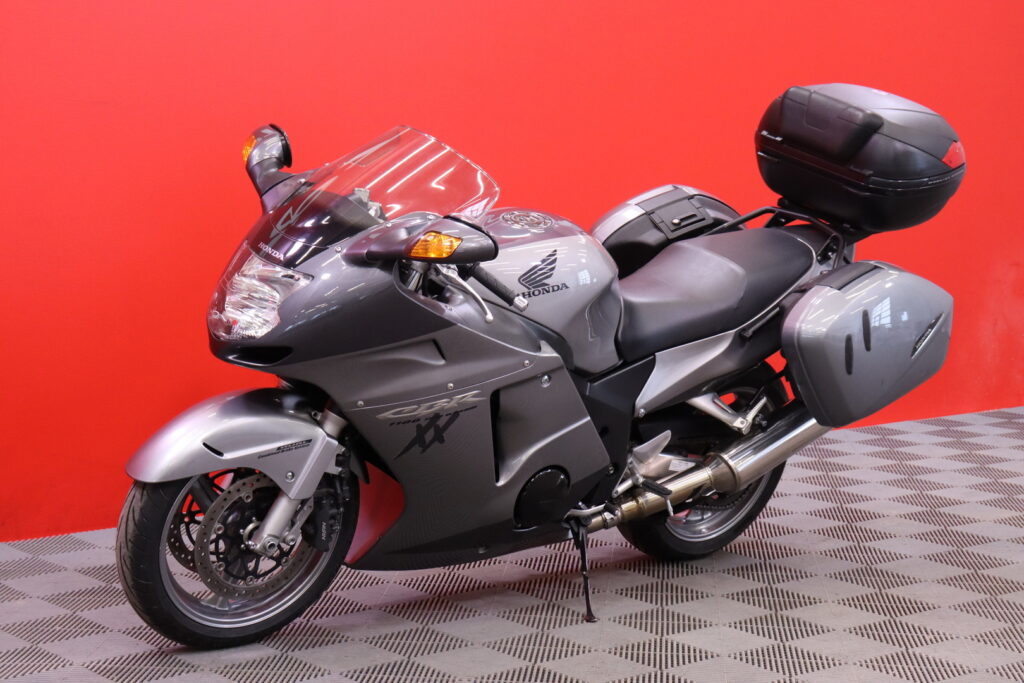 Honda - CBR - 1100 XX Super Blackbird // Kuin uusi! / Uudet renkaat! / Huoltokirja / Suomi-pyörä / 3x laukut // Honda - CBR - 1100 XX Super Blackbird // Kuin uusi! / Uudet renkaat! / Huoltokirja / Suomi-pyörä / 3x laukut // - Moottoripyörä