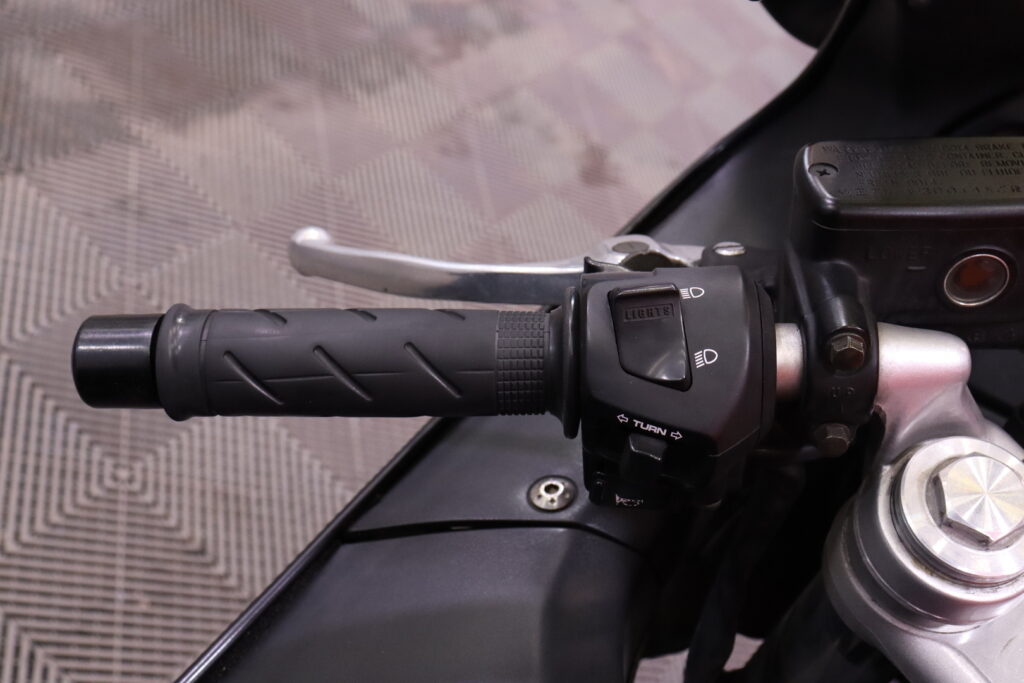 Honda - CBR - 1100 XX Super Blackbird // 3x-laukut / Valmis kesänajoon // Honda - CBR - 1100 XX Super Blackbird // 3x-laukut / Valmis kesänajoon // - Moottoripyörä