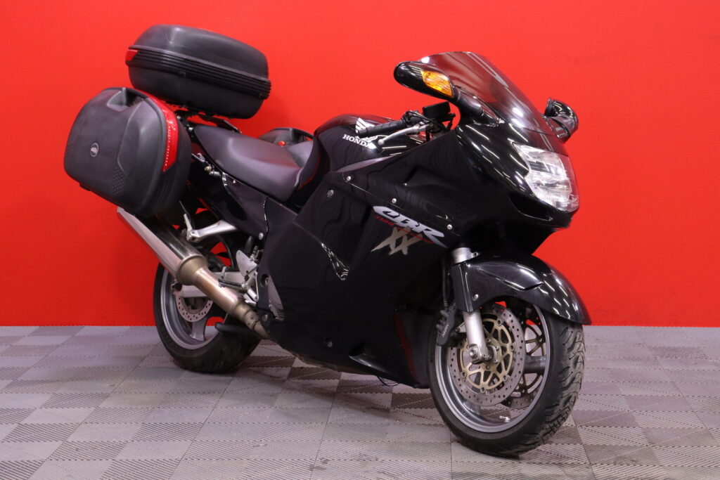 Honda - CBR - 1100 XX Super Blackbird // 3x-laukut / Valmis kesänajoon // Honda - CBR - 1100 XX Super Blackbird // 3x-laukut / Valmis kesänajoon // - Moottoripyörä