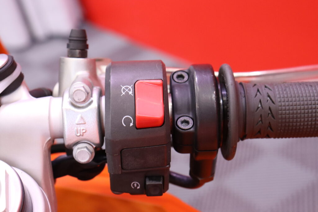 KTM - RC - 8 // Juuri Huollettu! / Suomi-pyörä / Akrapovic putkisto / Brembo jarrut / Huoltokirja // KTM - RC - 8 // Juuri Huollettu! / Suomi-pyörä / Akrapovic putkisto / Brembo jarrut / Huoltokirja // - Moottoripyörä