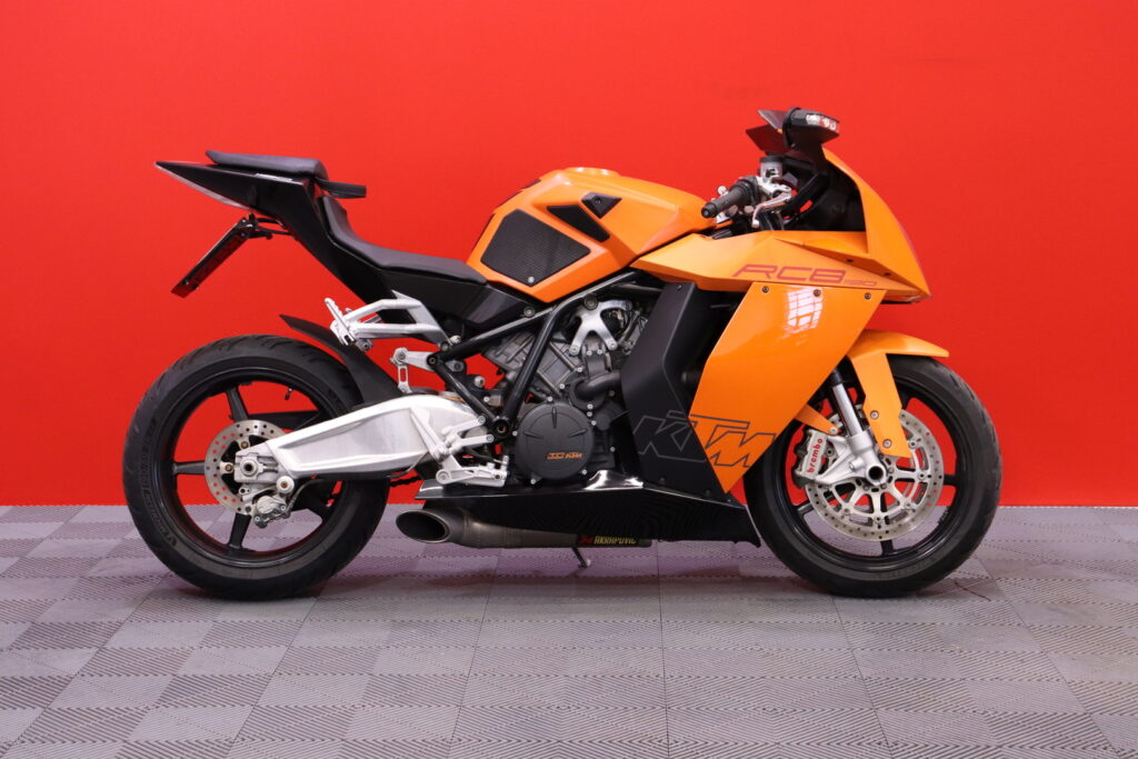 KTM - RC - 8 // Juuri Huollettu! / Suomi-pyörä / Akrapovic putkisto / Brembo jarrut / Huoltokirja // KTM - RC - 8 // Juuri Huollettu! / Suomi-pyörä / Akrapovic putkisto / Brembo jarrut / Huoltokirja // - Moottoripyörä