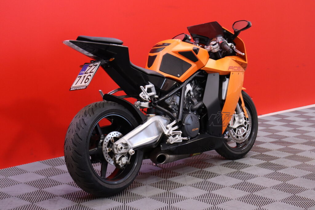 KTM - RC - 8 // Juuri Huollettu! / Suomi-pyörä / Akrapovic putkisto / Brembo jarrut / Huoltokirja // KTM - RC - 8 // Juuri Huollettu! / Suomi-pyörä / Akrapovic putkisto / Brembo jarrut / Huoltokirja // - Moottoripyörä