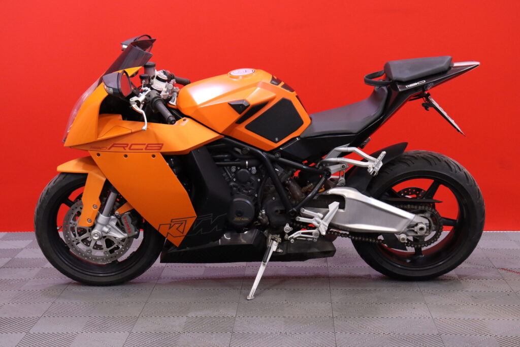KTM - RC - 8 // Juuri Huollettu! / Suomi-pyörä / Akrapovic putkisto / Brembo jarrut / Huoltokirja // KTM - RC - 8 // Juuri Huollettu! / Suomi-pyörä / Akrapovic putkisto / Brembo jarrut / Huoltokirja // - Moottoripyörä