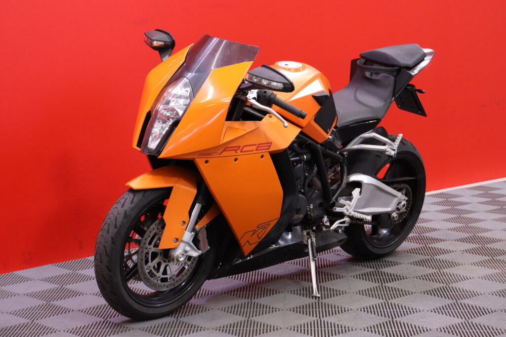 KTM - RC - 8 // Juuri Huollettu! / Suomi-pyörä / Akrapovic putkisto / Brembo jarrut / Huoltokirja // KTM - RC - 8 // Juuri Huollettu! / Suomi-pyörä / Akrapovic putkisto / Brembo jarrut / Huoltokirja // - Moottoripyörä