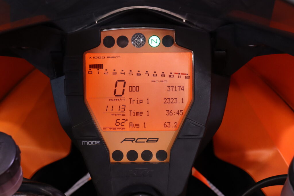 KTM - RC - 8 // Juuri Huollettu! / Suomi-pyörä / Akrapovic putkisto / Brembo jarrut / Huoltokirja // KTM - RC - 8 // Juuri Huollettu! / Suomi-pyörä / Akrapovic putkisto / Brembo jarrut / Huoltokirja // - Moottoripyörä