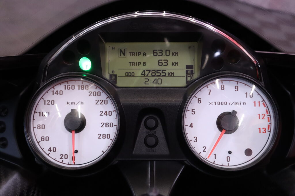 Kawasaki - ZZR - 1400 // Suomi-pyörä / Huoltokirja / Supercorsa-renkaat // Kawasaki - ZZR - 1400 // Suomi-pyörä / Huoltokirja / Supercorsa-renkaat // - Moottoripyörä