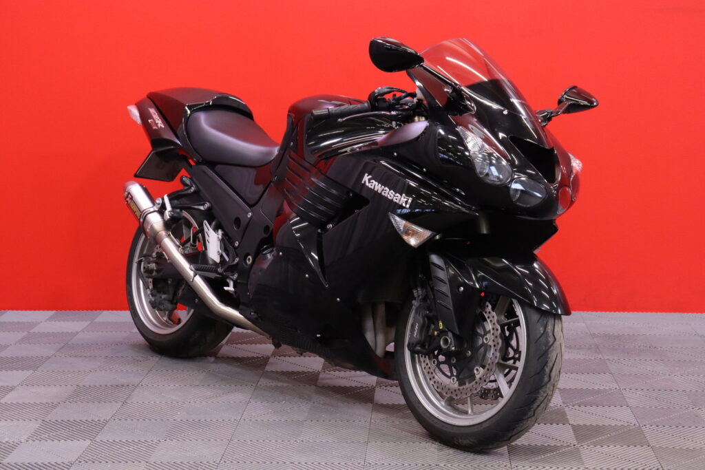 Kawasaki - ZZR - 1400 // Suomi-pyörä / Huoltokirja / Supercorsa-renkaat // Kawasaki - ZZR - 1400 // Suomi-pyörä / Huoltokirja / Supercorsa-renkaat // - Moottoripyörä