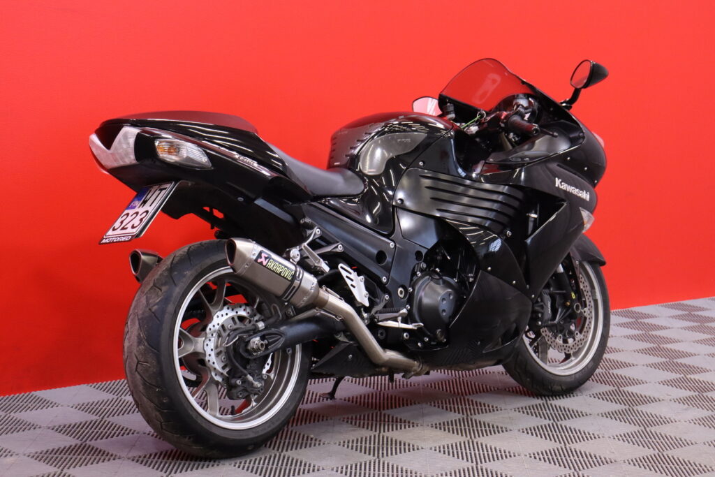 Kawasaki - ZZR - 1400 // Suomi-pyörä / Huoltokirja / Supercorsa-renkaat // Kawasaki - ZZR - 1400 // Suomi-pyörä / Huoltokirja / Supercorsa-renkaat // - Moottoripyörä