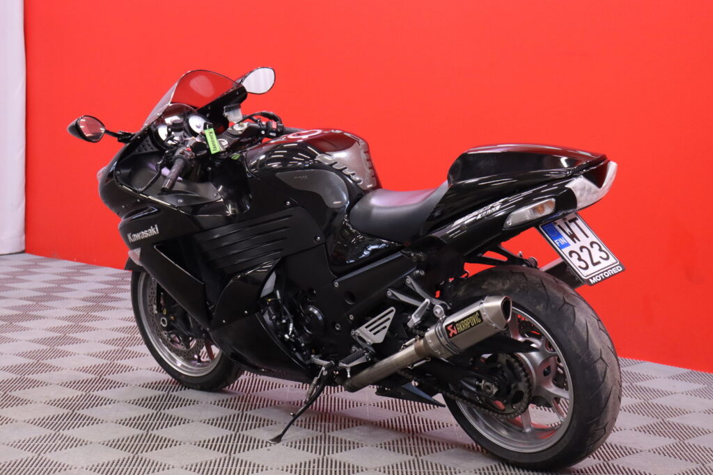 Kawasaki - ZZR - 1400 // Suomi-pyörä / Huoltokirja / Supercorsa-renkaat // Kawasaki - ZZR - 1400 // Suomi-pyörä / Huoltokirja / Supercorsa-renkaat // - Moottoripyörä