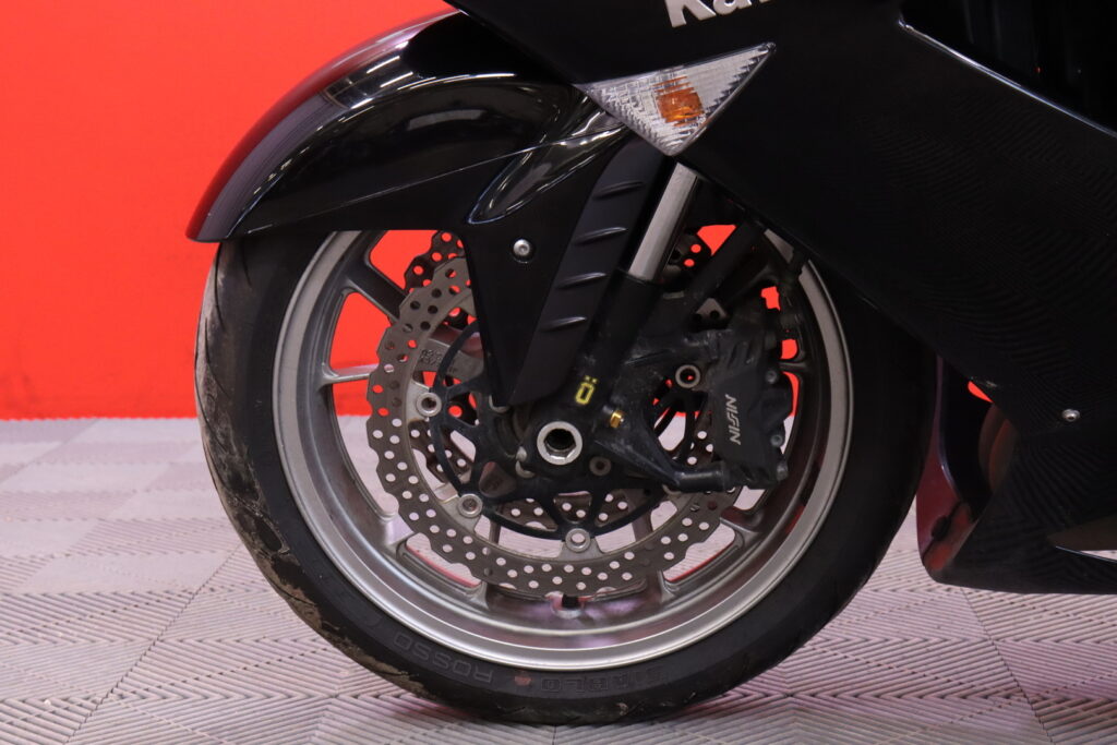 Kawasaki - ZZR - 1400 // Suomi-pyörä / Huoltokirja / Supercorsa-renkaat // Kawasaki - ZZR - 1400 // Suomi-pyörä / Huoltokirja / Supercorsa-renkaat // - Moottoripyörä