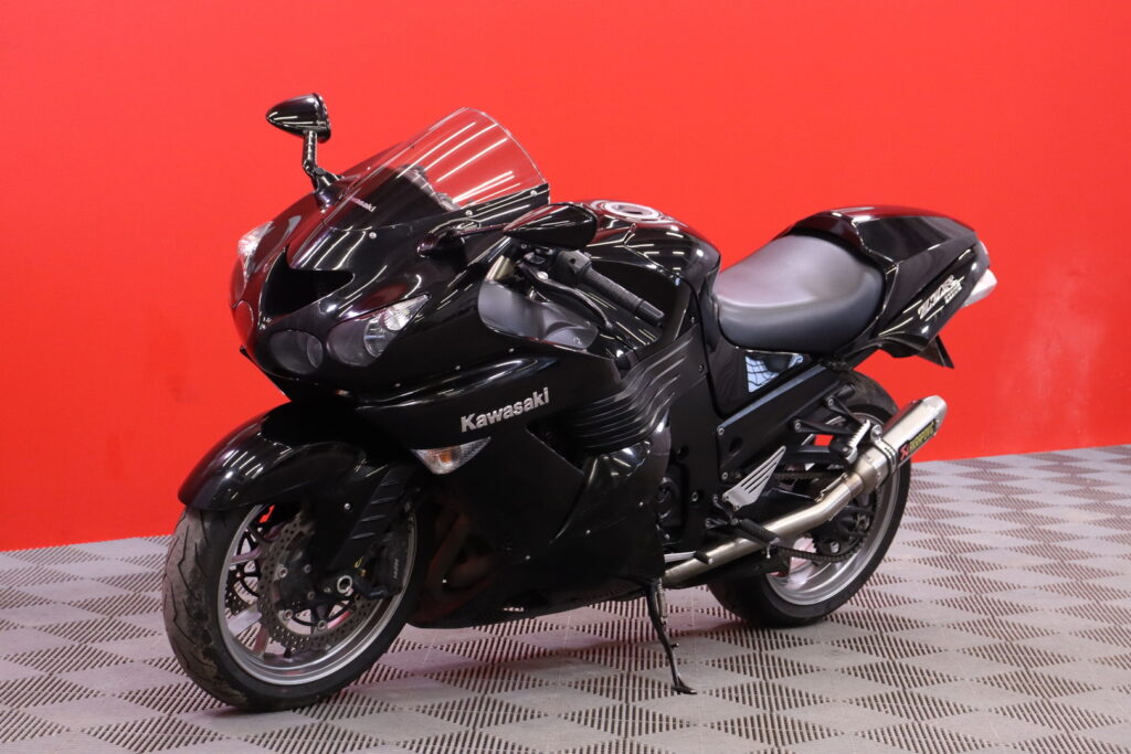 Kawasaki - ZZR - 1400 // Suomi-pyörä / Huoltokirja / Supercorsa-renkaat // Kawasaki - ZZR - 1400 // Suomi-pyörä / Huoltokirja / Supercorsa-renkaat // - Moottoripyörä