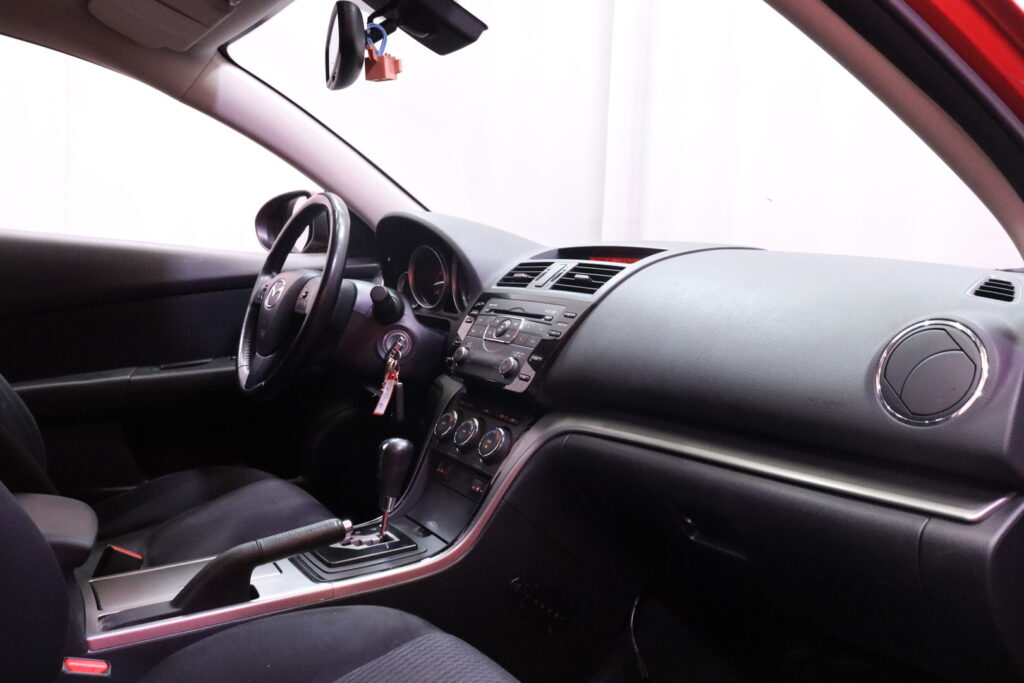 Mazda - 6 - Sport Wagon 2,0 Touring Business // Suomi-Auto / Vakionopeudensäädin / Vetokoukku / Kahdet renkaat // Mazda - 6 - Sport Wagon 2,0 Touring Business // Suomi-Auto / Vakionopeudensäädin / Vetokoukku / Kahdet renkaat // - Farmari