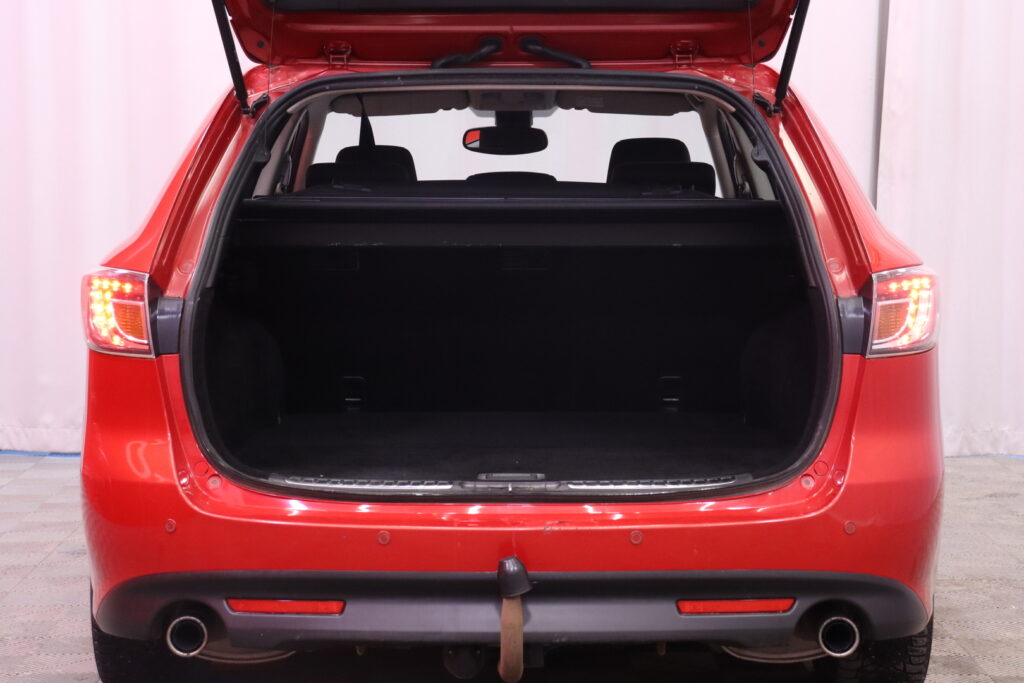 Mazda - 6 - Sport Wagon 2,0 Touring Business // Suomi-Auto / Vakionopeudensäädin / Vetokoukku / Kahdet renkaat // Mazda - 6 - Sport Wagon 2,0 Touring Business // Suomi-Auto / Vakionopeudensäädin / Vetokoukku / Kahdet renkaat // - Farmari