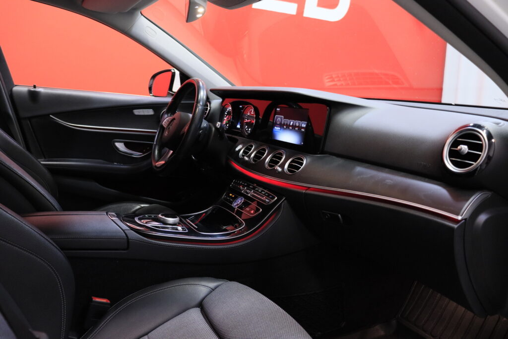 Mercedes-Benz - E - 220 d A Business Avantgarde Mercedes-Benz - E - 220 d A Business Avantgarde - Sedan